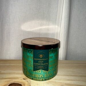 Bath & Body Works Peppermint Hot Chocolate Candle - Green and Gold